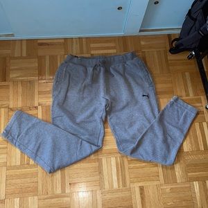 gray sweatpants